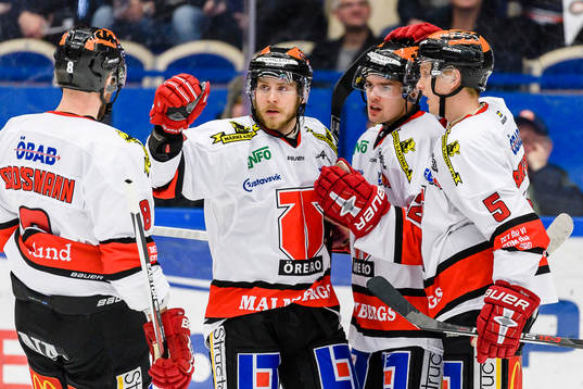 Örebros Kalle Jellvert jublar