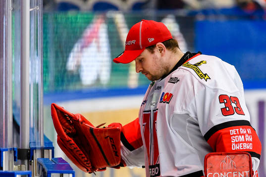 Örebros målvakt Julius Hudacek deppar