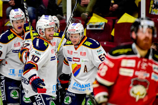 Djurgårdens Niclas Bergfors jublar med lagkamrater
