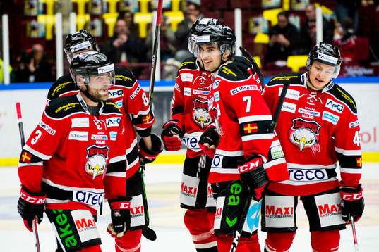 Malmö Redhawks spelare jublar
