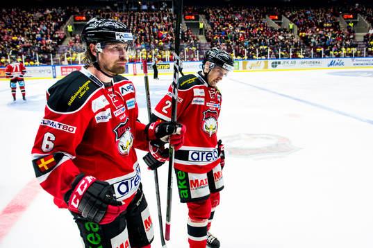 Malmö Redhawks Stefan Warg och Erik Andersson deppar när