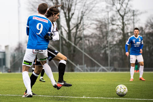 Trelleborgs Marcus Pode håller fast Landskronas Adi Nalic