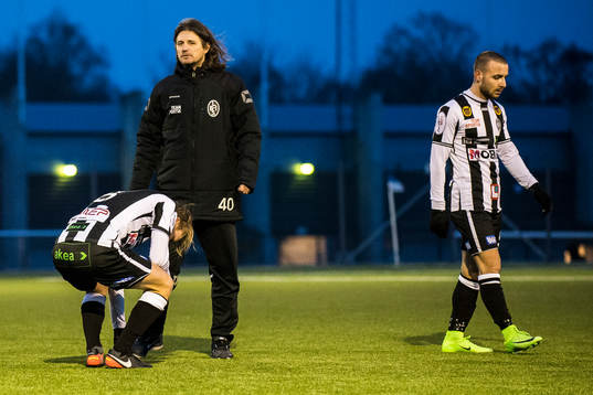 Landskronas tränare Agim Sopi och Måns Ekvall deppar