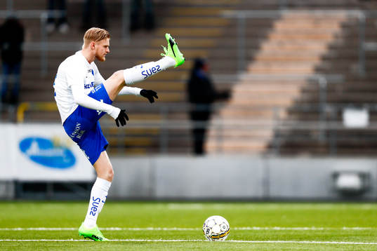 Norrköpings Karl Holmberg gör sig redo för avspark