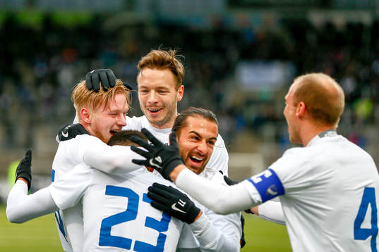 Norrköpings Karl Holmberg jublar med lagkamrater