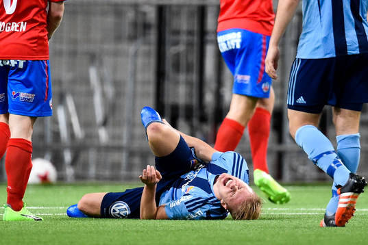 Djurgårdens Elliot Käck grinar illa