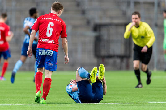 Helsingborgs Andreas Landgren får gult kort