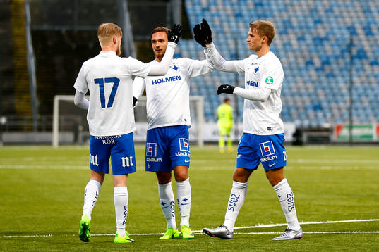 Norrköpings Sebastian Andersson jublar med lagkamrater