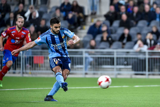Djurgårdens Othman El Kabir gör 1-0 på straff