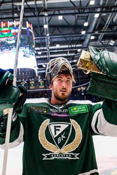 Färjestads målvakt Stefan Steen jublar