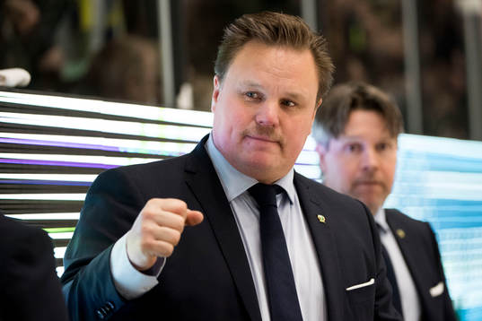 Färjestads tränare Leif Carlsson jublar