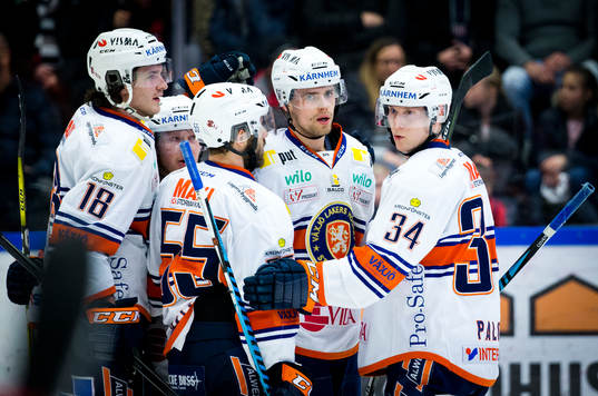 Växjös Emil Pettersson jublar