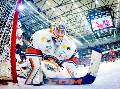 Växjös målvakt Viktor Andrén deppar