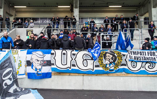 Supportrarna börjar inta läktarna