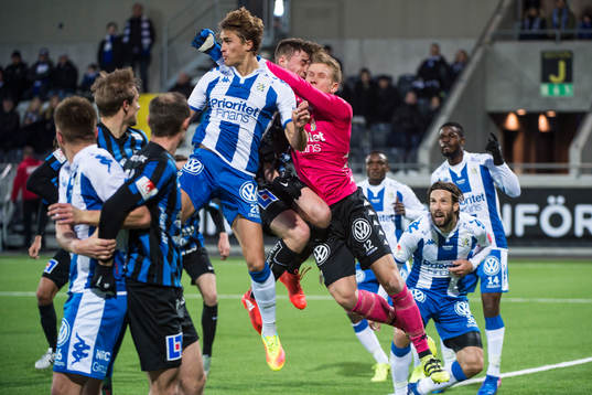 Sirius Daniel Jarl och IFK Göteborgs målvakt Pontus