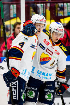 Djurgårdens Marcus Högström kramas om
