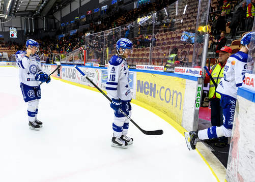Leksands János Hári lämnar isen