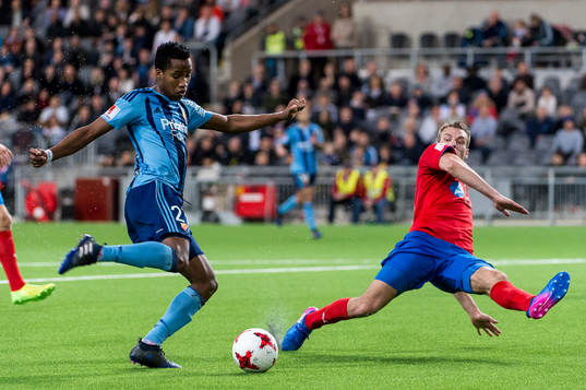 Djurgårdens Mihlali Mayambela och Helsingborgs Frederik