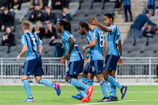 Djurgårdens Othman El Kabir jublar med Mihlali Mayambela