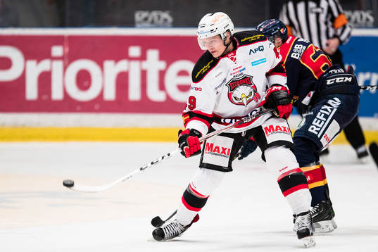 Malmö Redhawks målvakt Cristopher Nihlstorp med pucken