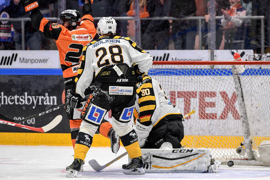 Karlskronas Alexander Wiklund jublar