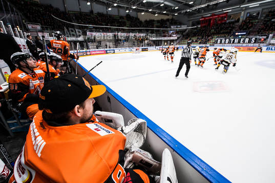 Karlskronas målvakt Johannes Jönsson  i båset
