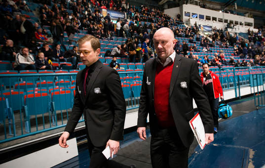 Malmö Redhawks tränare Peter Andersson (h) och