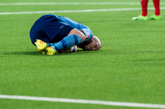 Djurgårdens Magnus Eriksson grinar illa