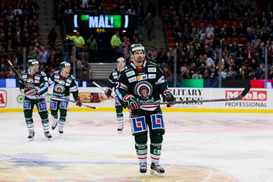 Frölundas Patrik Carlsson jublar