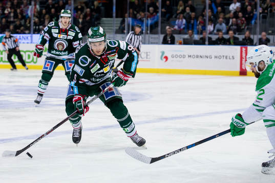 Frölundas Casey Wellman mot Rögles Jack Connolly