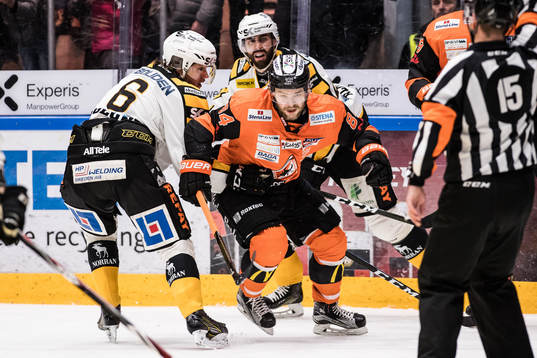 Karlskronas Jimmy Andersson  i närkamp