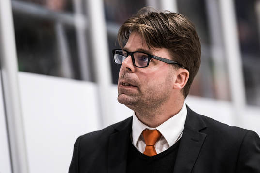 Karlskronas tränare Ove Molin innan ishockeymatchen i SHL