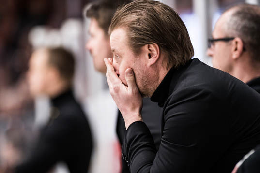 Skellefteås tränare Fredrik Öberg deppar