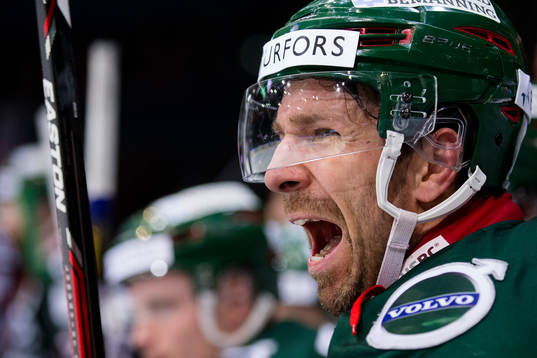 Frölundas lagkapten Joel Lundqvist manar på sitt lag