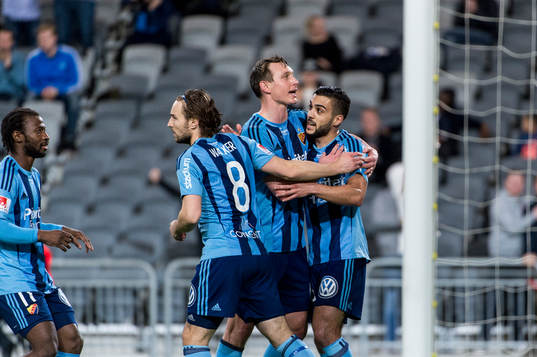 Djurgårdens Kevin Walker och Kim Källström jublar med