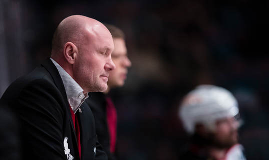 Malmö Redhawks tränare Peter Andersson deppar
