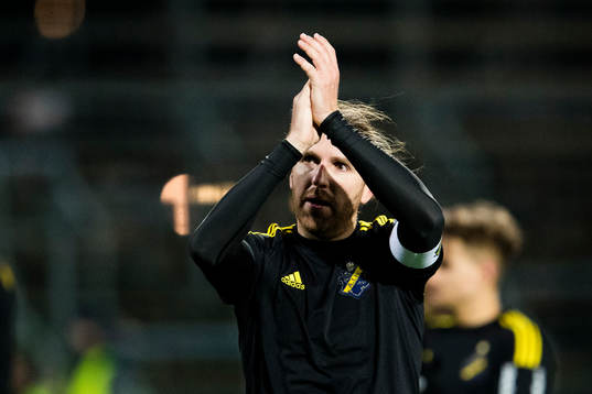 s Nils-Eric Johansson tackar publiken