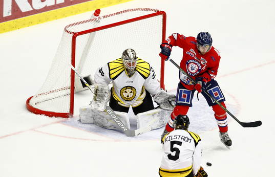 Brynäs David Rautio och Linköpings Sebastian Karlsson