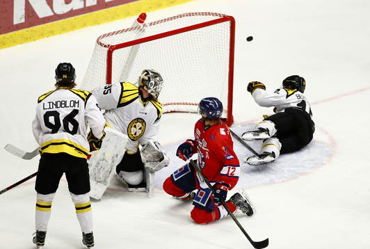 Brynäs David Rautio och Linköpings Sebastian Karlsson