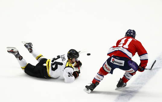 Brynäs Linus Ölund och Linköpings Broc Little