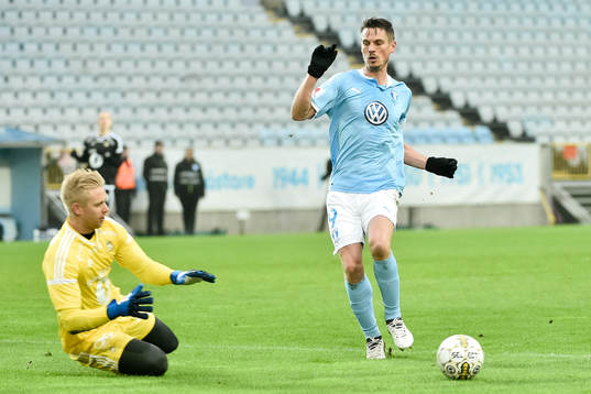 Rosenborgs målvakt Arild Østbø och Malmö FFs Markus
