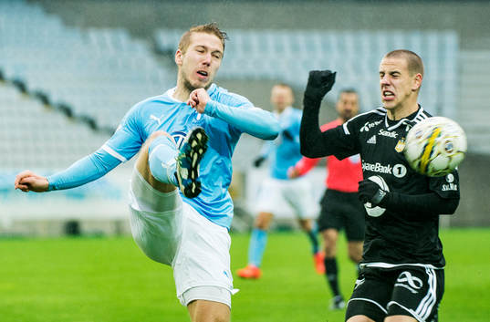 Malmö FFs Anton Tinnerholm mot Rosenborgs Milan Jevtovic