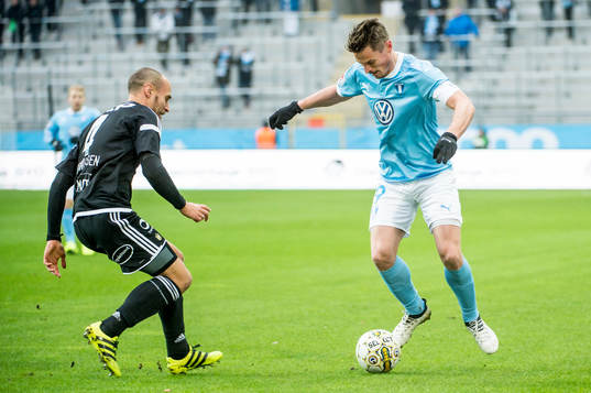 Rosenborgs Tore Reginiussen mot Malmö FFs Markus Rosenberg