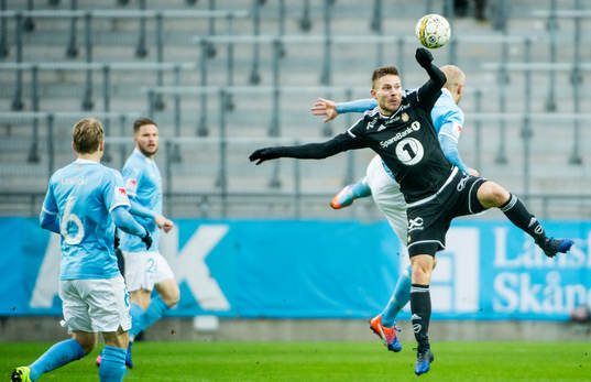 Rosenborgs Matthias Vilhjalmsson mot Malmö FFs Franz