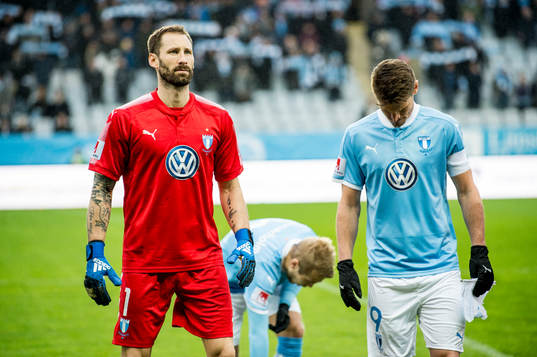 Malmö FFs målvakt Johan Wiland och Markus Rosenberg innan