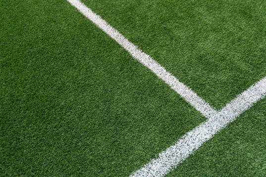 Konstgräs på Borås arena innan fotbollsmatchen i Svenska