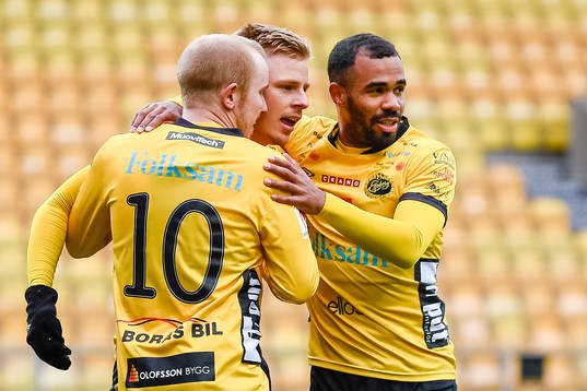 Elfsborgs Per Frick , Simon Lundevall och Alex Dyer jublar