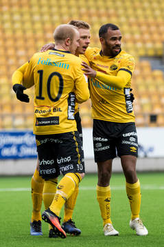 Elfsborgs Per Frick (mitten) jublar