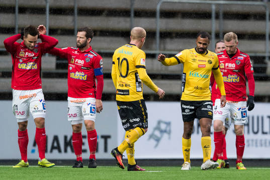 Elfsborgs Alex Dyer och Simon Lundevall (rygg mot kameran)