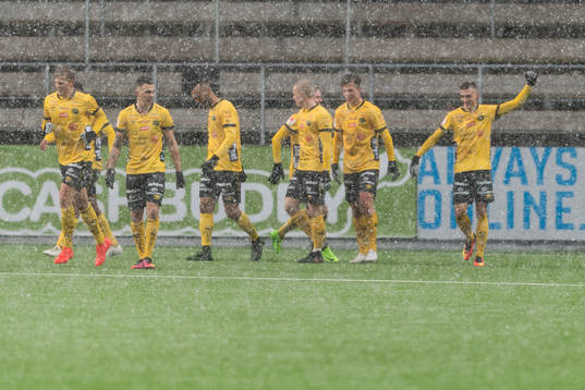 Elfsborgs Arjan Kabashi (h) jublar